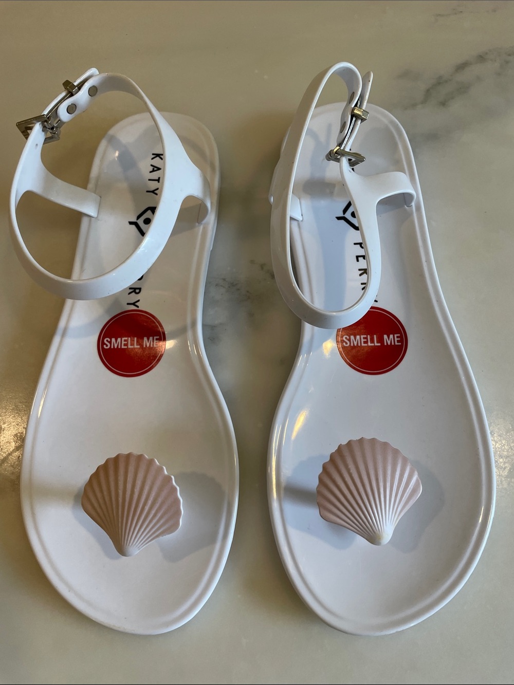 Katy Perry Collections White Jelly Sandals with Pink Shell Embellishments - Picture 3 of 6